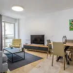 Dizengoff Square Superb 1 Bedroom With Balcony