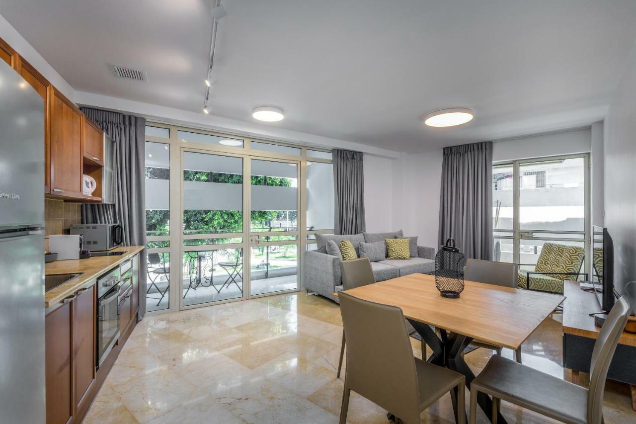 Dizengoff Square Superb 1 Bedroom With Balcony *